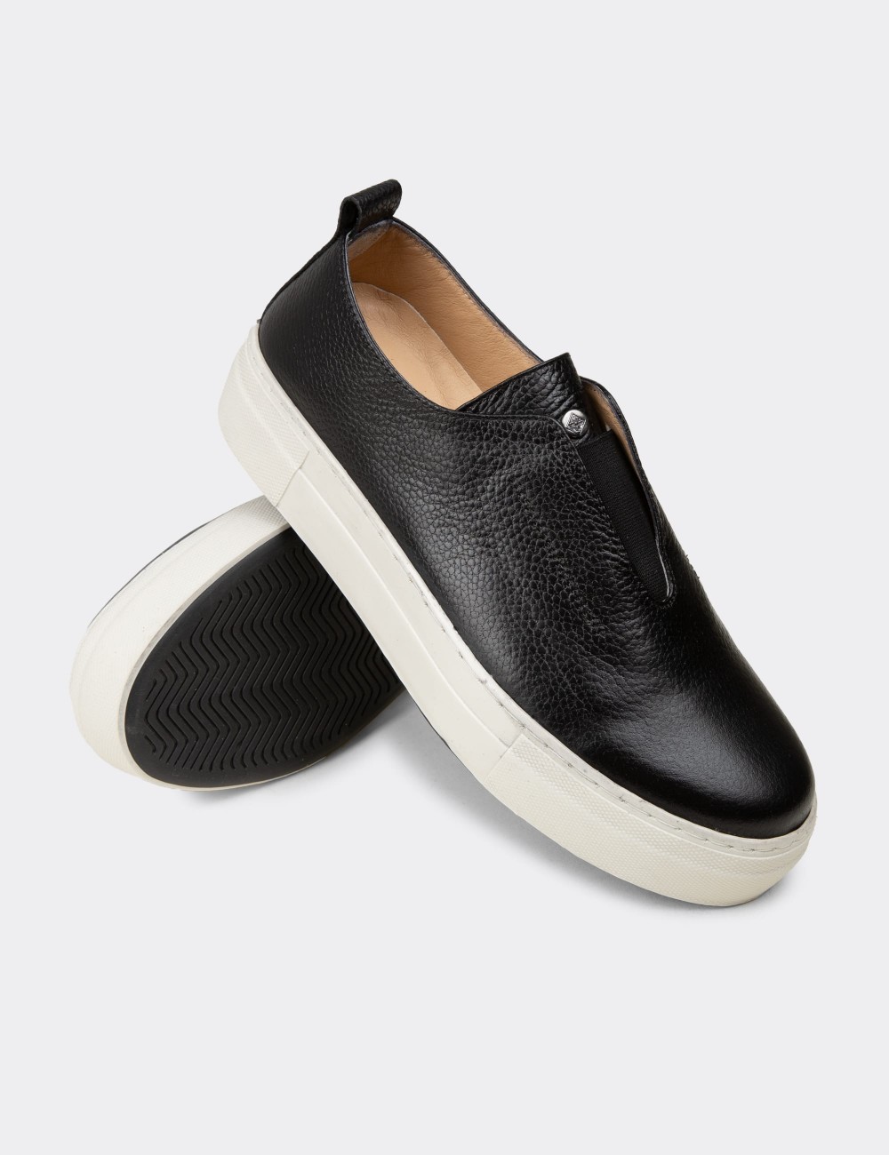 Kadın Hakiki Deri Siyah Sneaker Ayakkabı - R2233ZSYHC02