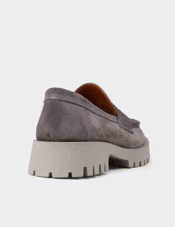 Kadın Hakiki Süet Gri Püsküllü Loafer - 02035ZGRIC01