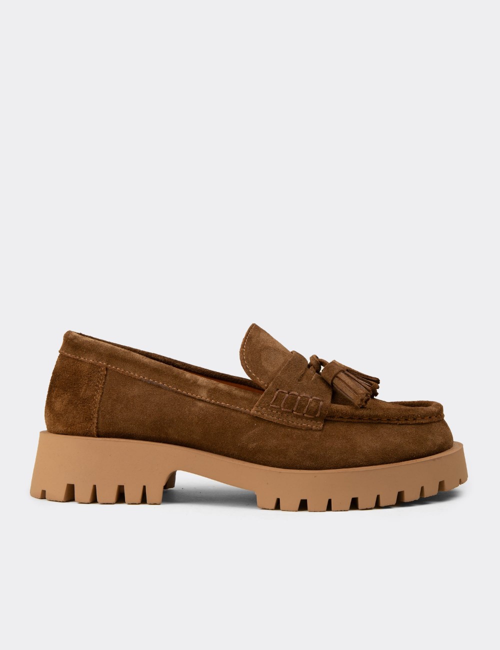 Kadın Hakiki Süet Taba Rengi Püsküllü Loafer - 02035ZTBAC01