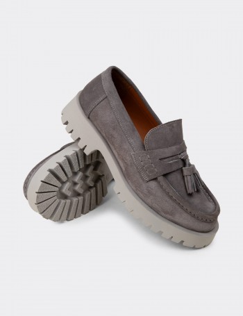 Kadın Hakiki Süet Gri Püsküllü Loafer - 02035ZGRIC01