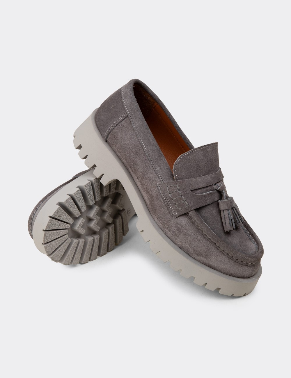 Kadın Hakiki Süet Gri Püsküllü Loafer - 02035ZGRIC01