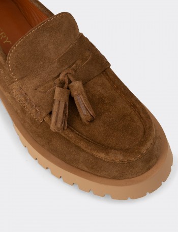 Kadın Hakiki Süet Taba Rengi Püsküllü Loafer - 02035ZTBAC01