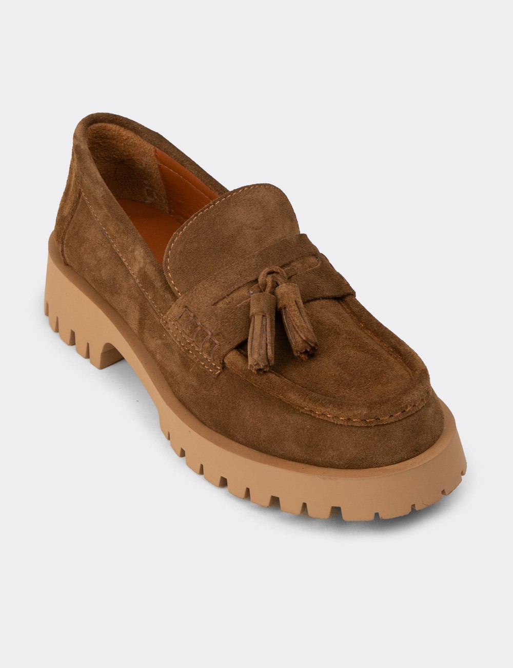 Kadın Hakiki Süet Taba Rengi Püsküllü Loafer - 02035ZTBAC01