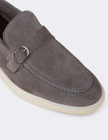 Erkek Hakiki Süet Gri Tokalı Loafer - 02031MGRIC01