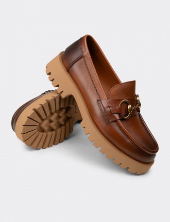 Kadın Hakiki Deri Taba Renkli Tokalı Loafer - 02037ZTBAE01