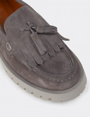 Kadın Hakiki Süet Gri Püsküllü Loafer - 02033ZGRIC01