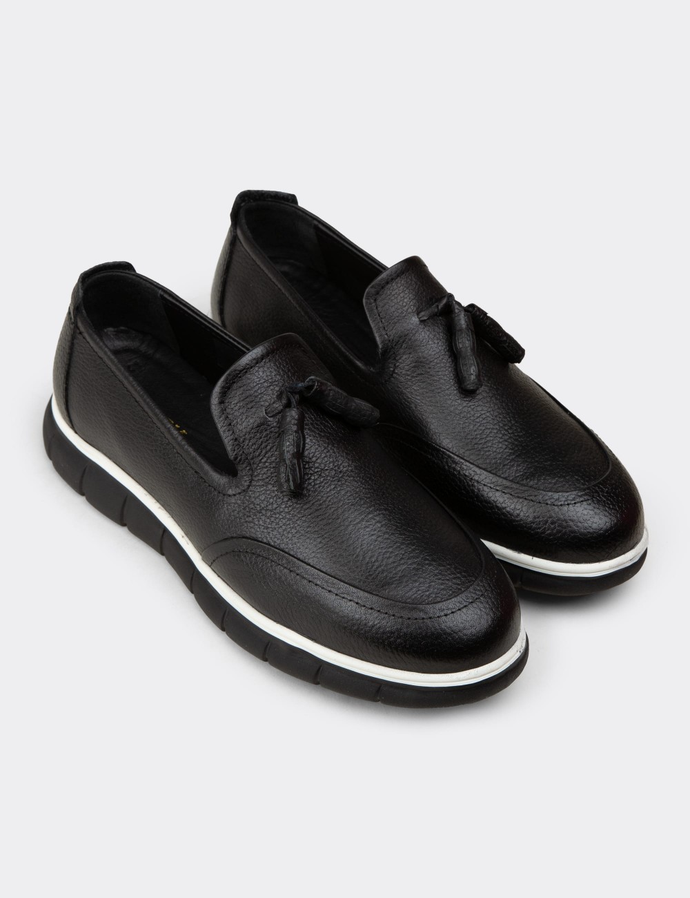 Erkek Hakiki Deri Siyah Püsküllü Loafer - 02048MSYHE02