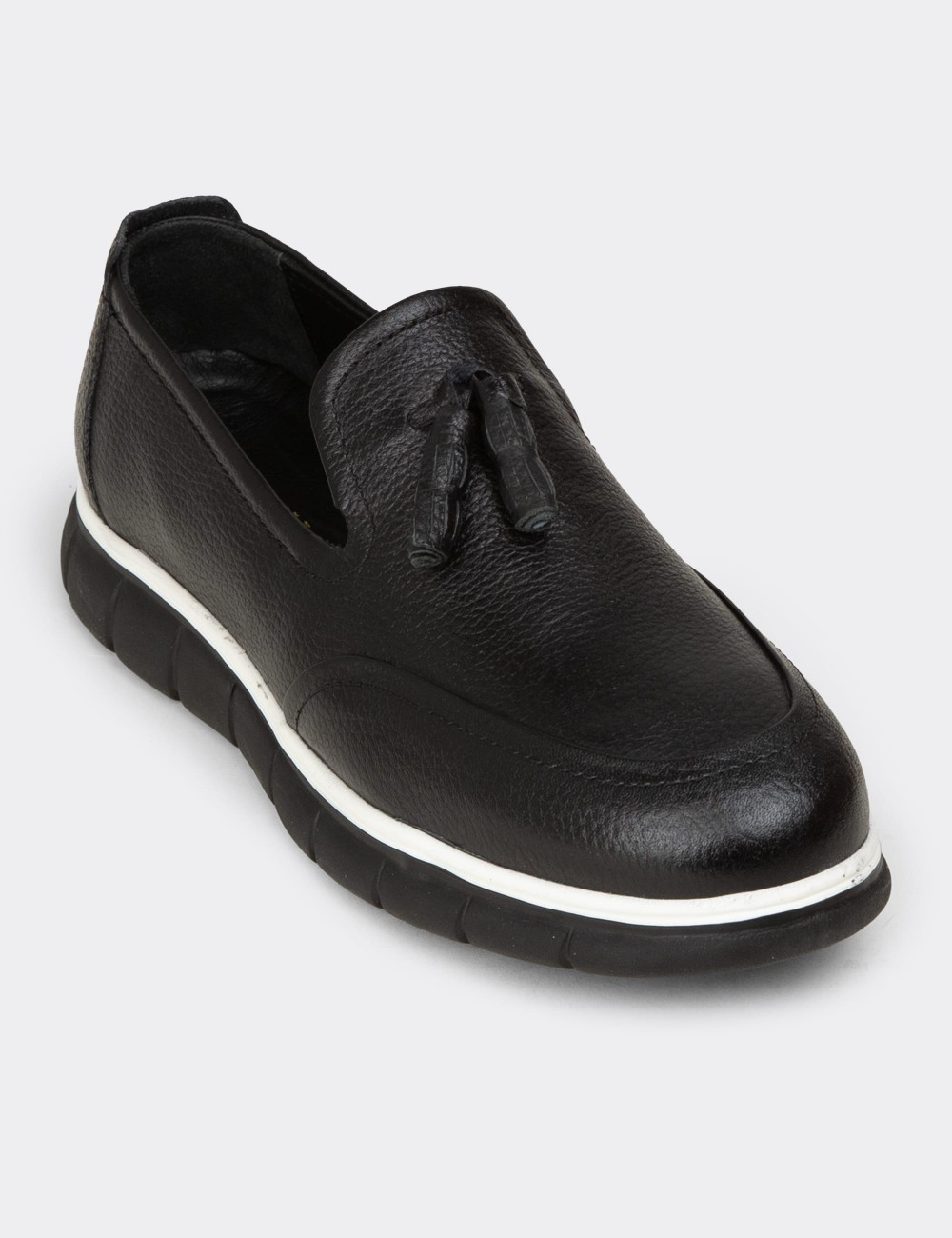 Erkek Hakiki Deri Siyah Püsküllü Loafer - 02048MSYHE02