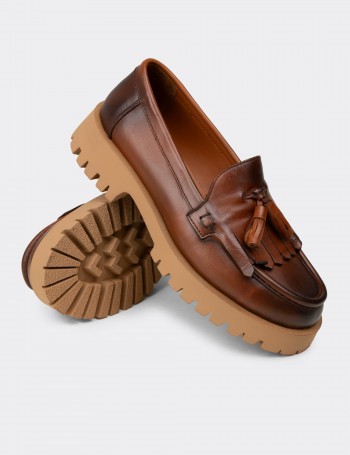 Kadın Hakiki Deri Taba Renkli Püsküllü Loafer - 02033ZTBAC02