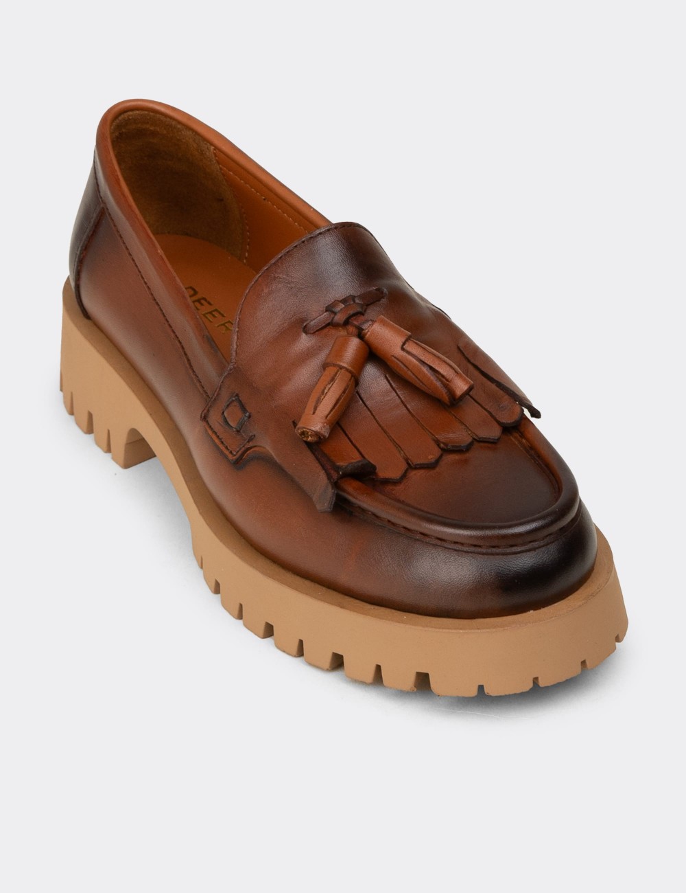 Kadın Hakiki Deri Taba Renkli Püsküllü Loafer - 02033ZTBAC02