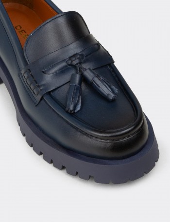 Kadın Hakiki Deri Lacivert Püsküllü Loafer - 02035ZLCVC03