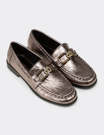 Kadın Platin Toka Detaylı Loafer Ayakkabı