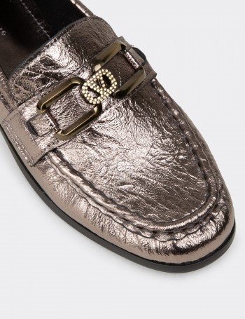 Kadın Platin Toka Detaylı Loafer Ayakkabı - K0040ZPLTC01