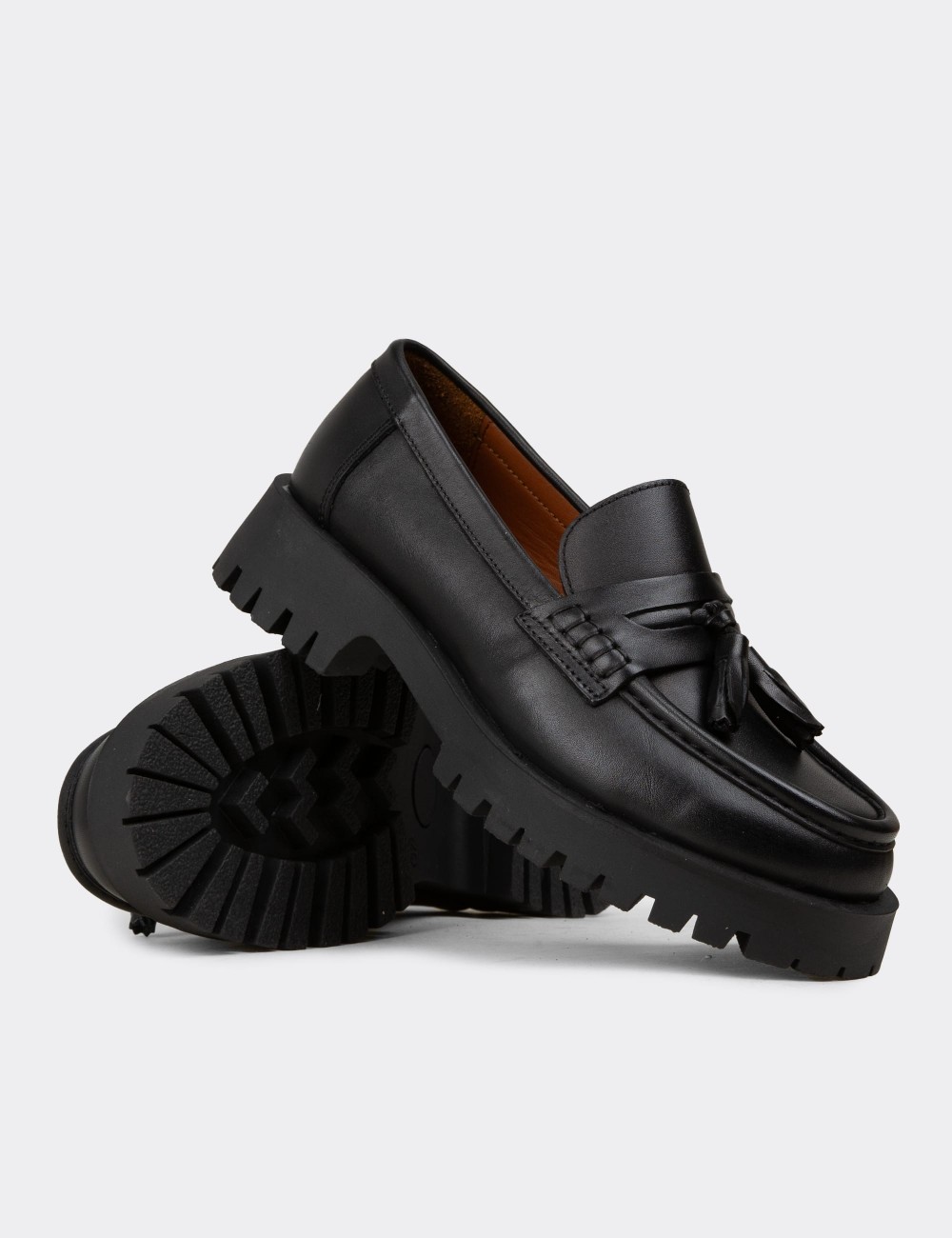Kadın Hakiki Deri Siyah Püsküllü Loafer - 02035ZSYHC02