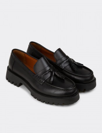 Kadın Hakiki Deri Siyah Püsküllü Loafer - 02035ZSYHC02