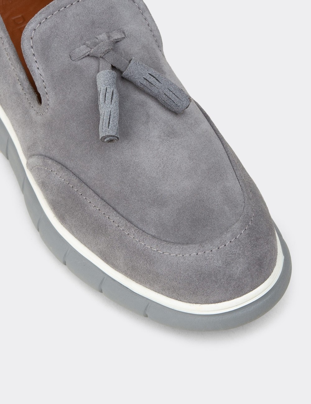 Erkek Hakiki Süet Gri Püsküllü Loafer - 02048MGRIE01