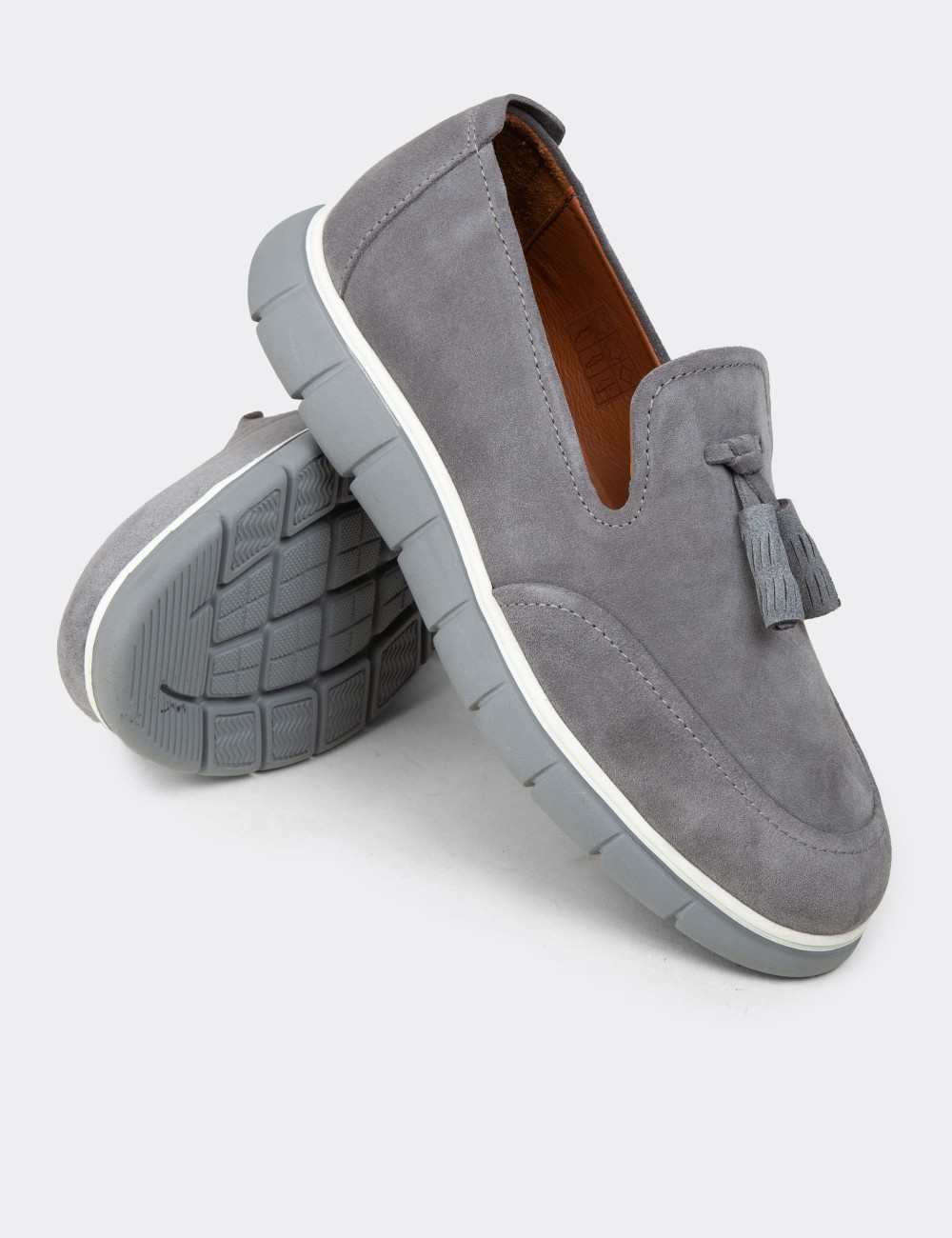 Erkek Hakiki Süet Gri Püsküllü Loafer - 02048MGRIE01
