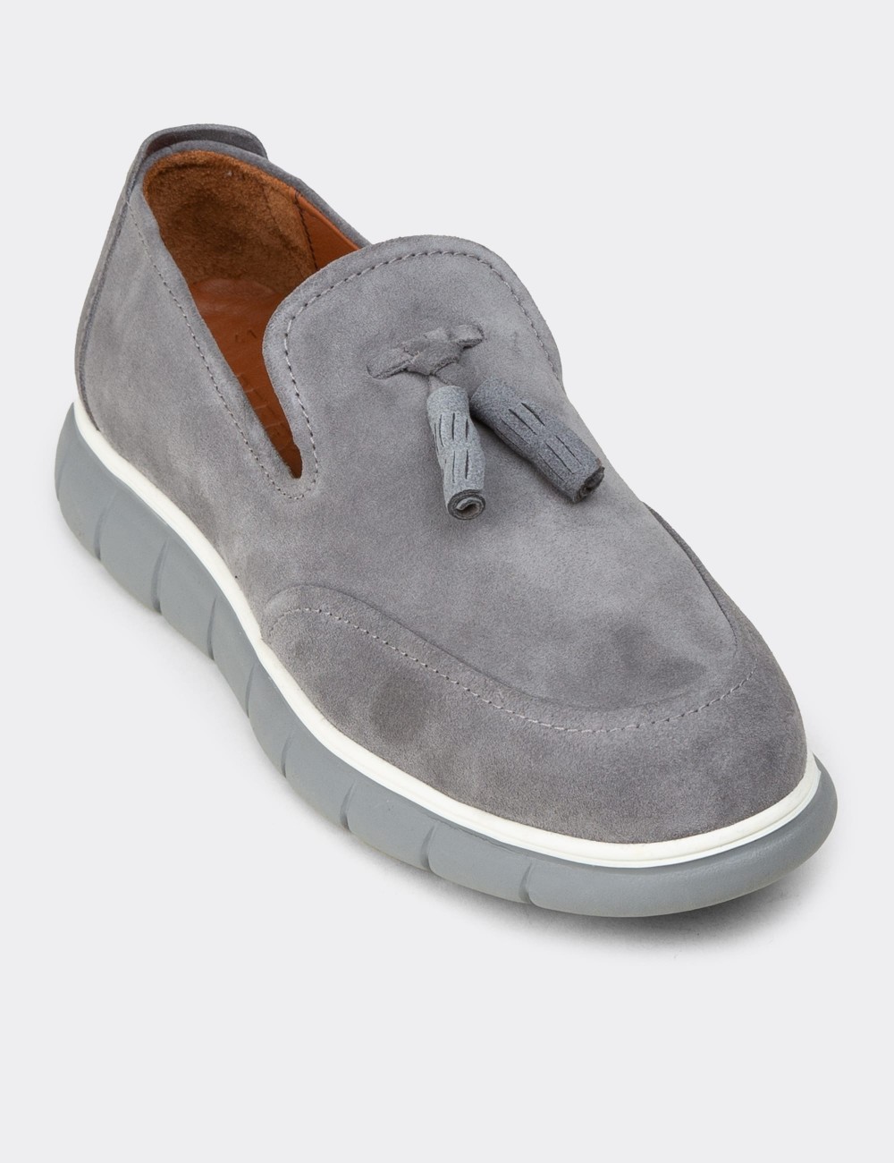 Erkek Hakiki Süet Gri Püsküllü Loafer - 02048MGRIE01