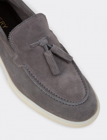 Erkek Hakiki Süet Gri Püsküllü Loafer - 02027MGRIC01