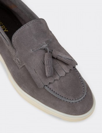 Erkek Hakiki Süet Gri Püsküllü Loafer - 02030MGRIC02