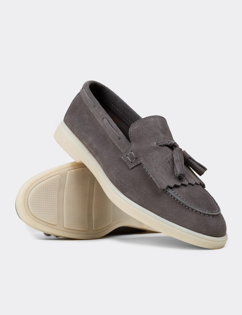 Erkek Hakiki Süet Gri Püsküllü Loafer - 02030MGRIC02