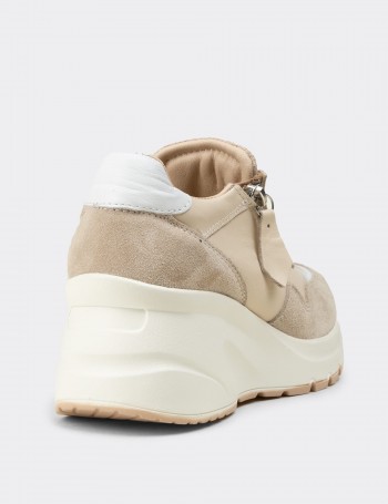 Kadın Hakiki Süet Bej Dolgu Topuk Sneaker - M9147ZBEJC01