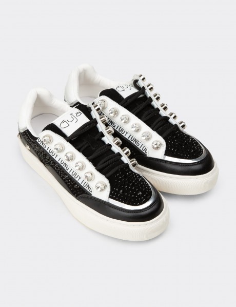 Kadın Hakiki Süet Siyah Taş Detaylı Sneaker