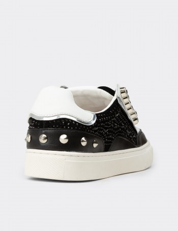 Kadın Hakiki Süet Siyah Taş Detaylı Sneaker - 26273ZSYHC01