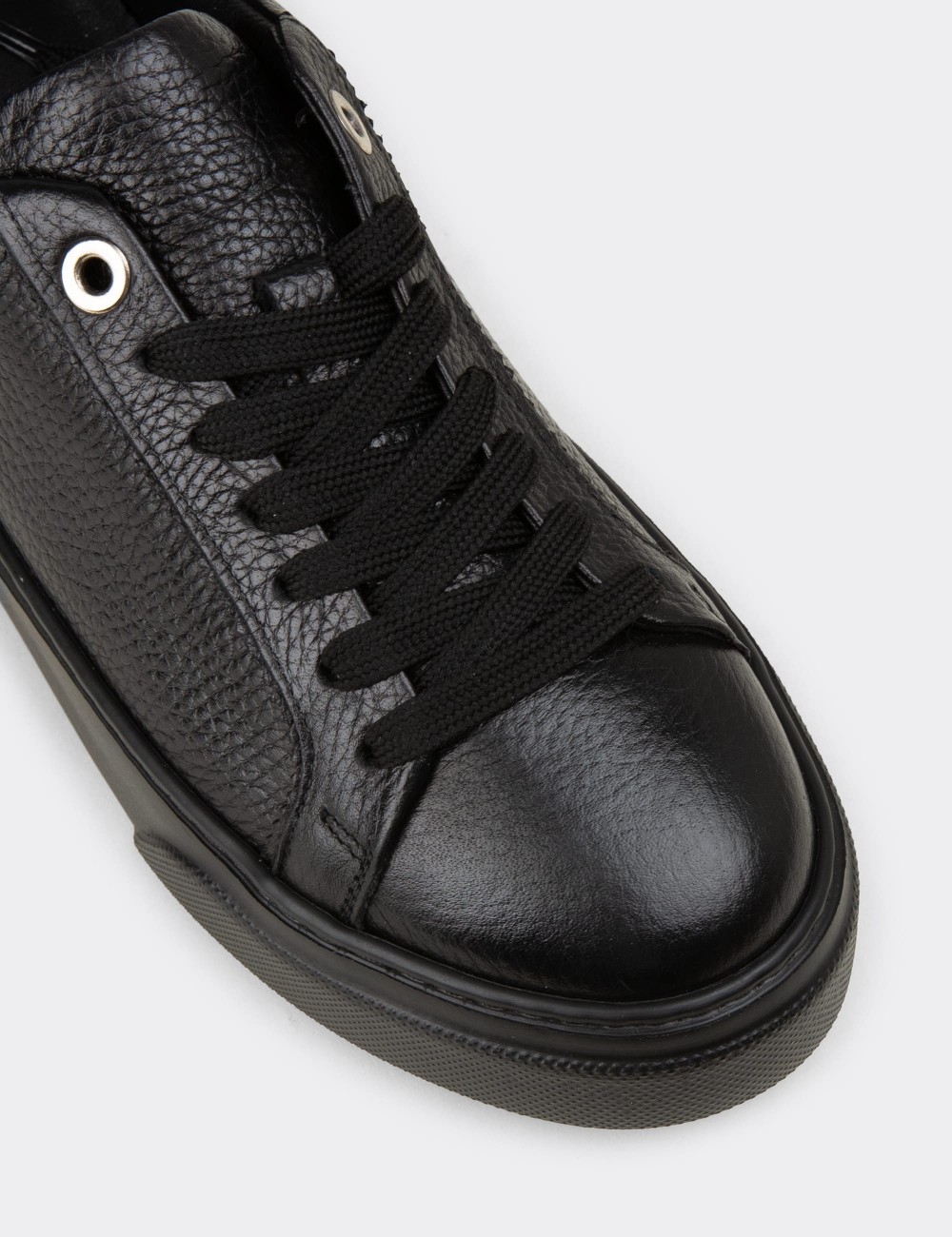 Kadın Hakiki Deri Siyah Sneaker Ayakkabı - 00502ZSYHE03