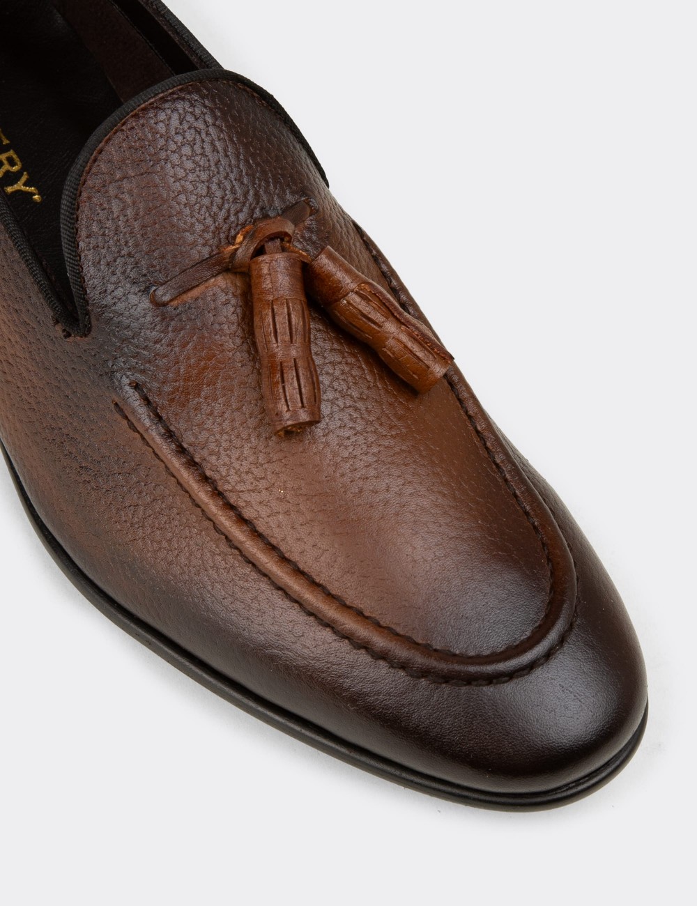 Erkek Kahverengi Hakiki Deri Püsküllü Loafer - 01701MKHVC92