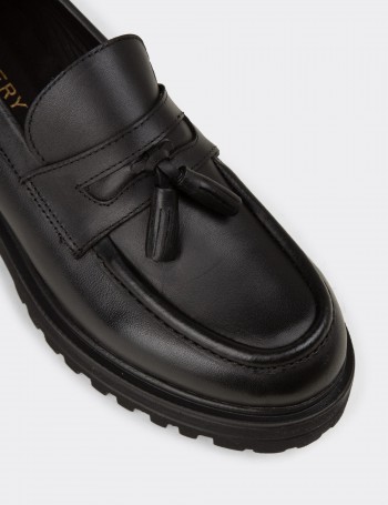Kadın Siyah Hakiki Deri Püsküllü Loafer - 02020ZSYHE03