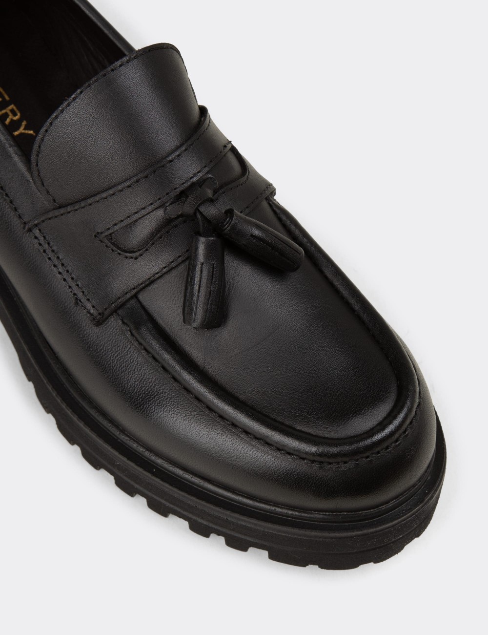Kadın Siyah Hakiki Deri Püsküllü Loafer - 02020ZSYHE03