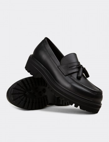 Kadın Siyah Hakiki Deri Püsküllü Loafer - 02020ZSYHE03