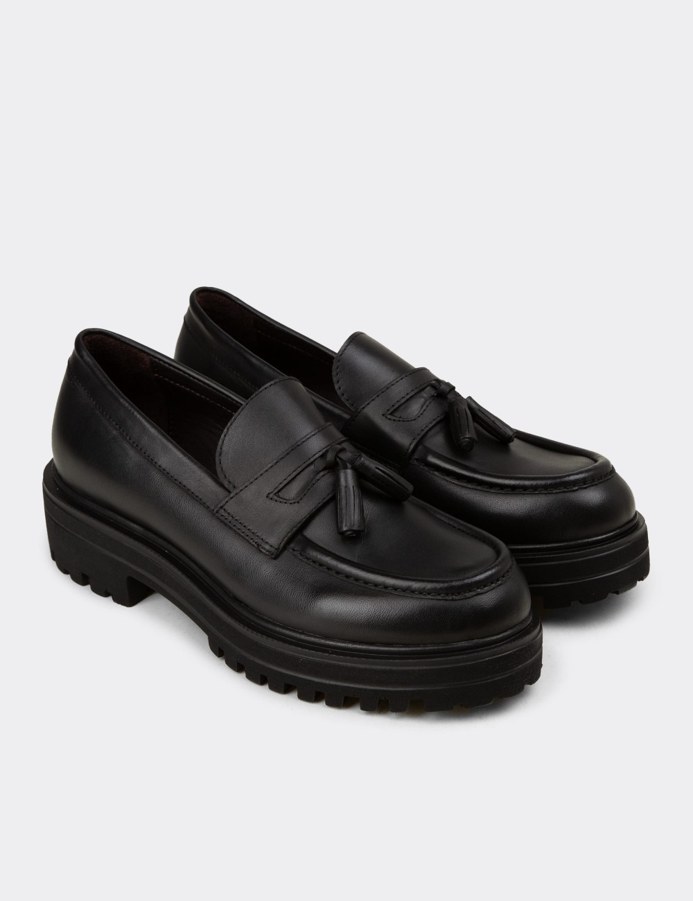 Kadın Siyah Hakiki Deri Püsküllü Loafer - 02020ZSYHE03
