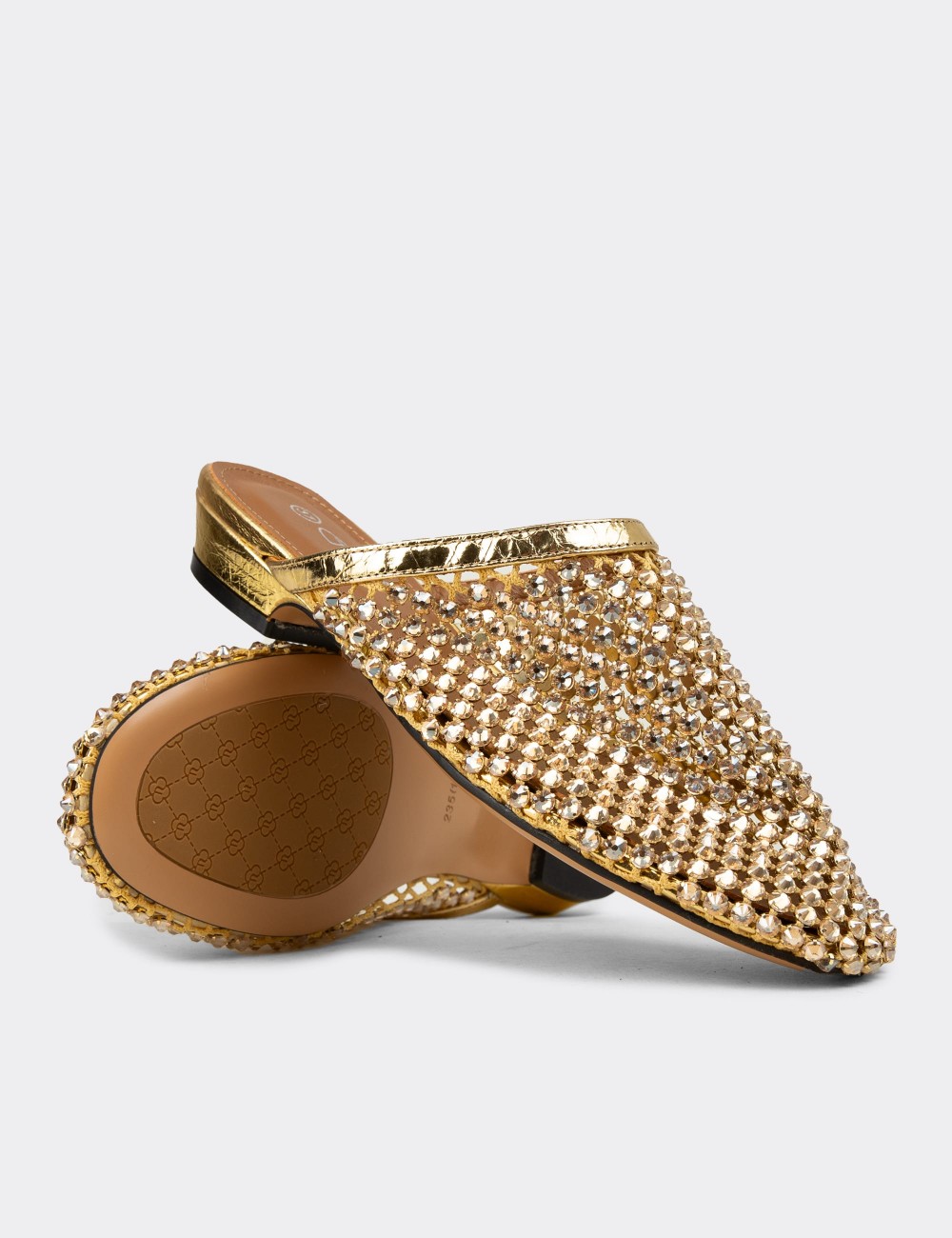 Kadın Altın Rengi Taş Detaylı Terlik - 26467ZALTC01