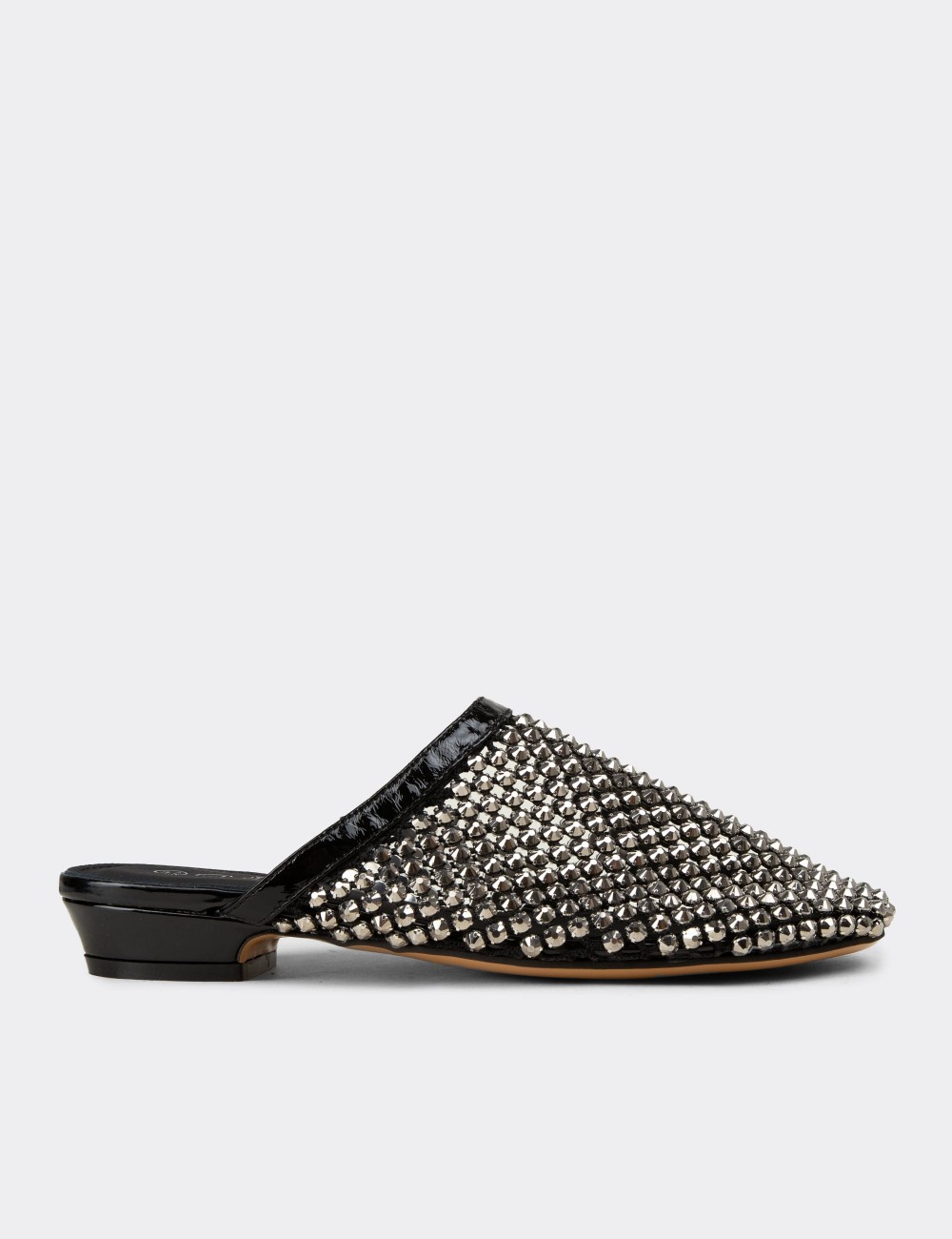 Kadın Siyah Taş İşlemeli Terlik - 26467ZSYHC02