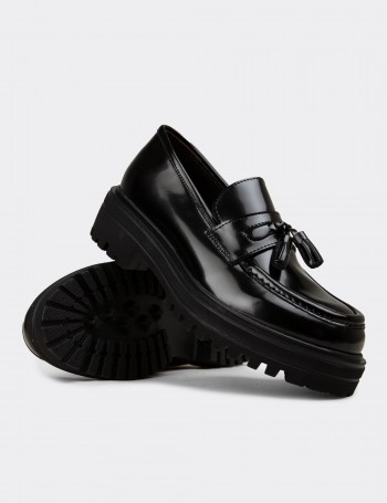 Kadın Hakiki Deri Siyah Püsküllü Loafer - 02020ZSYHE05