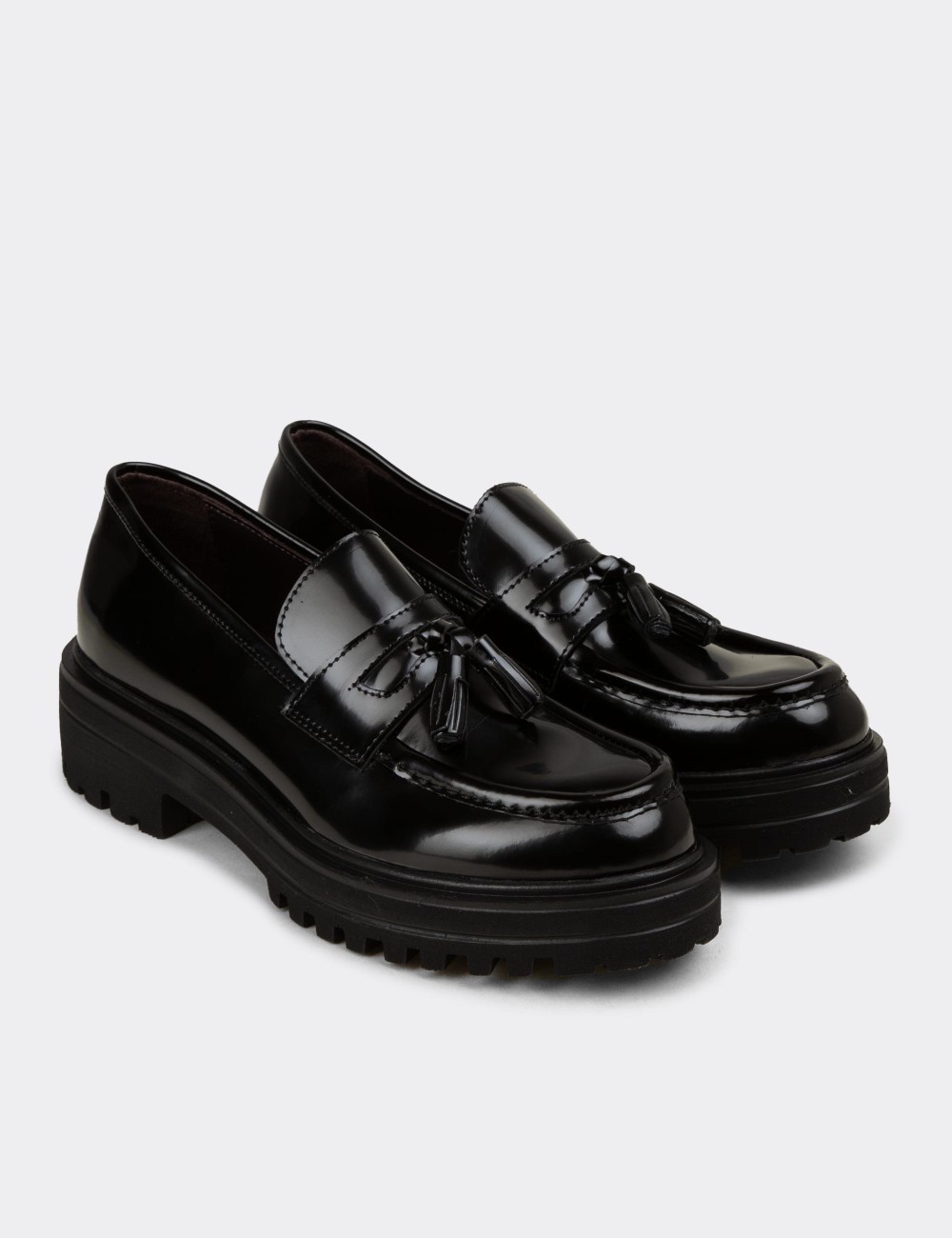 Kadın Hakiki Deri Siyah Püsküllü Loafer - 02020ZSYHE05