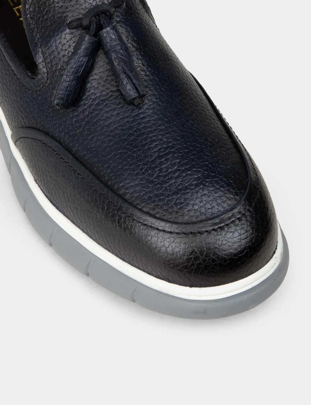 Erkek Lacivert Hakiki Deri Püsküllü Loafer - 02048MLCVE01