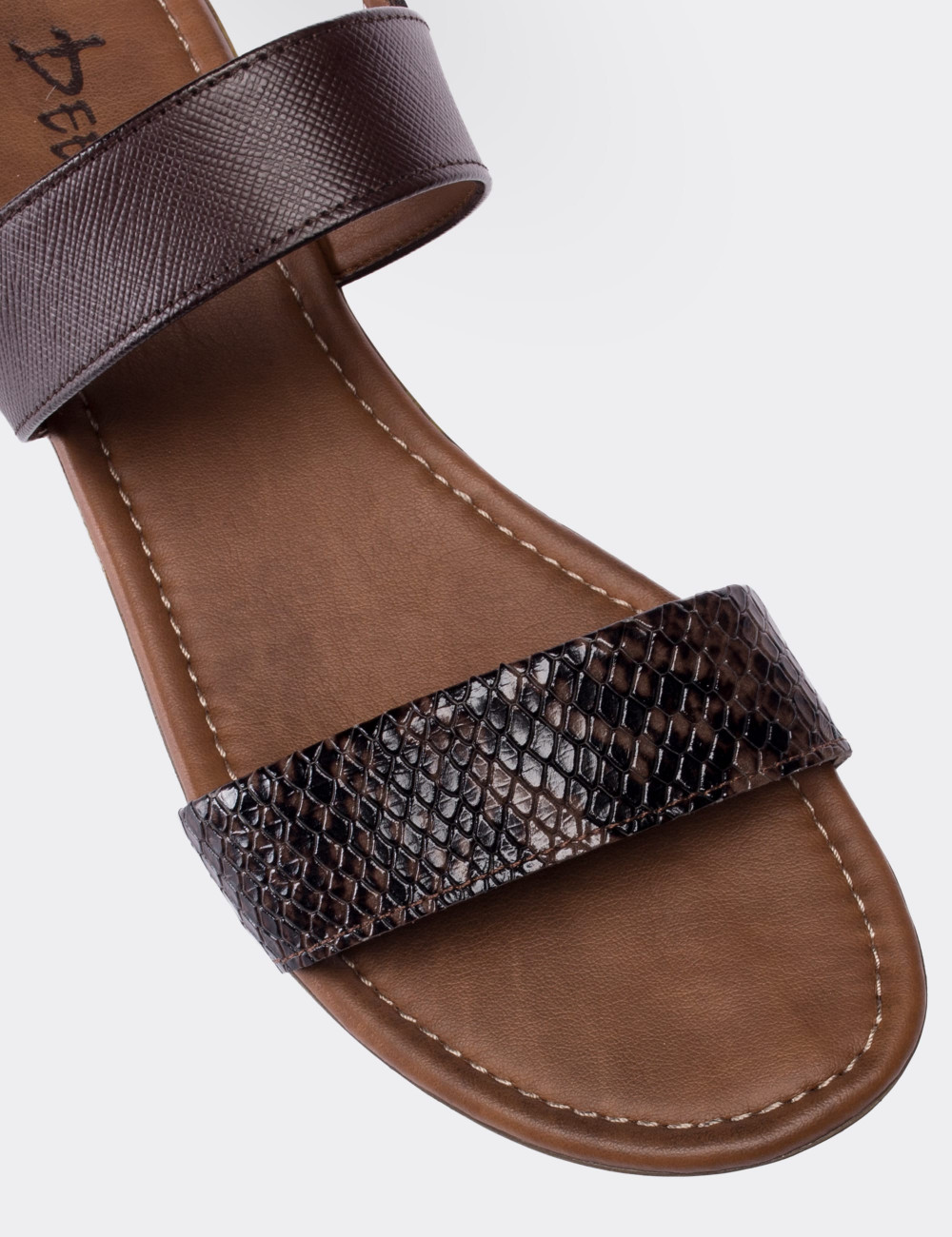Hakiki Deri Kroko Kahverengi Kadın Sandalet - 02120ZKHVC01